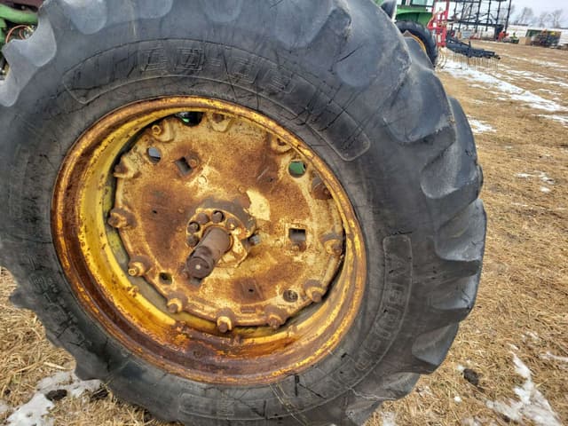 Image of John Deere 3020 equipment image 4