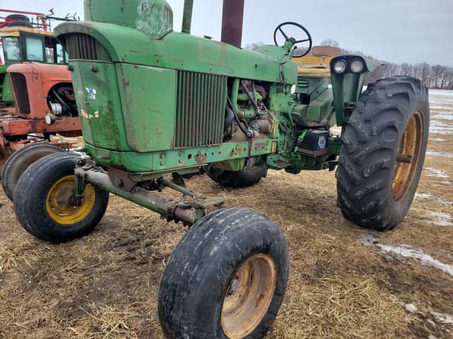Image of John Deere 3020 equipment image 1