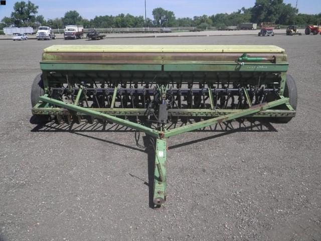 Image of John Deere 8200 equipment image 1