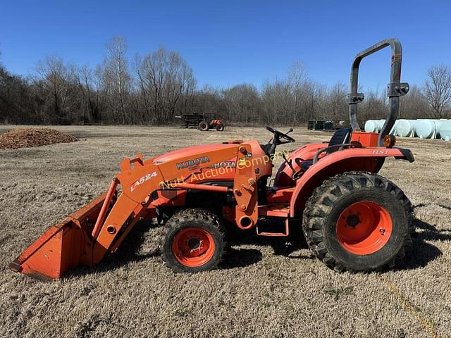 Image of Kubota L3800 equipment image 1