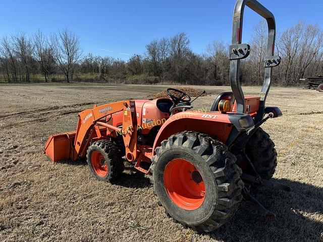 Image of Kubota L3800 equipment image 2