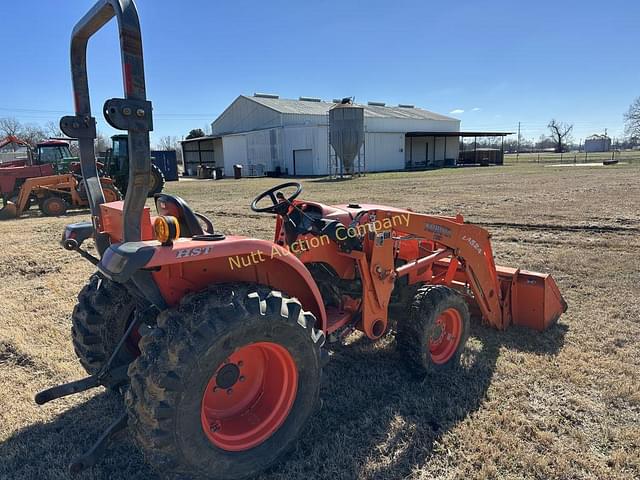 Image of Kubota L3800 equipment image 4