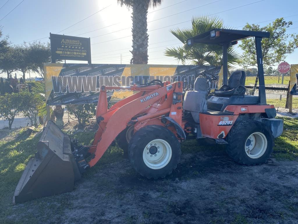 Main image Kubota R520S
