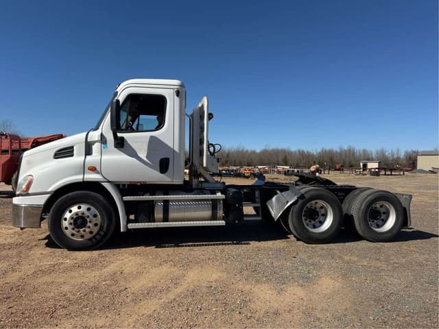 Image of Freightliner Cascadia equipment image 1