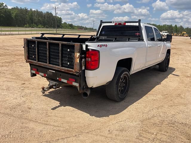 Image of Chevrolet 2500HD equipment image 4