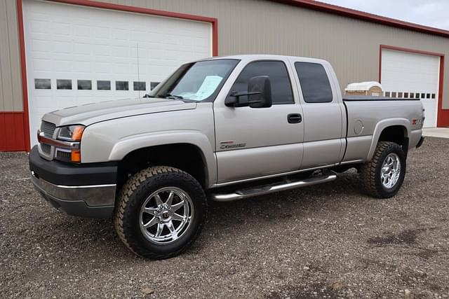 Image of Chevrolet 2500HD equipment image 1