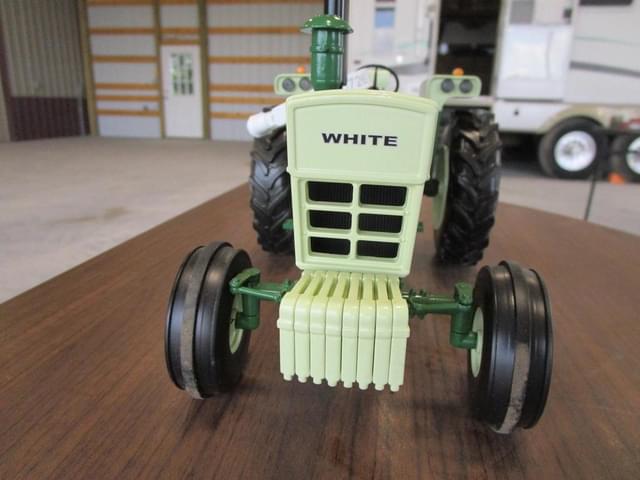 Image of White 2270 equipment image 2