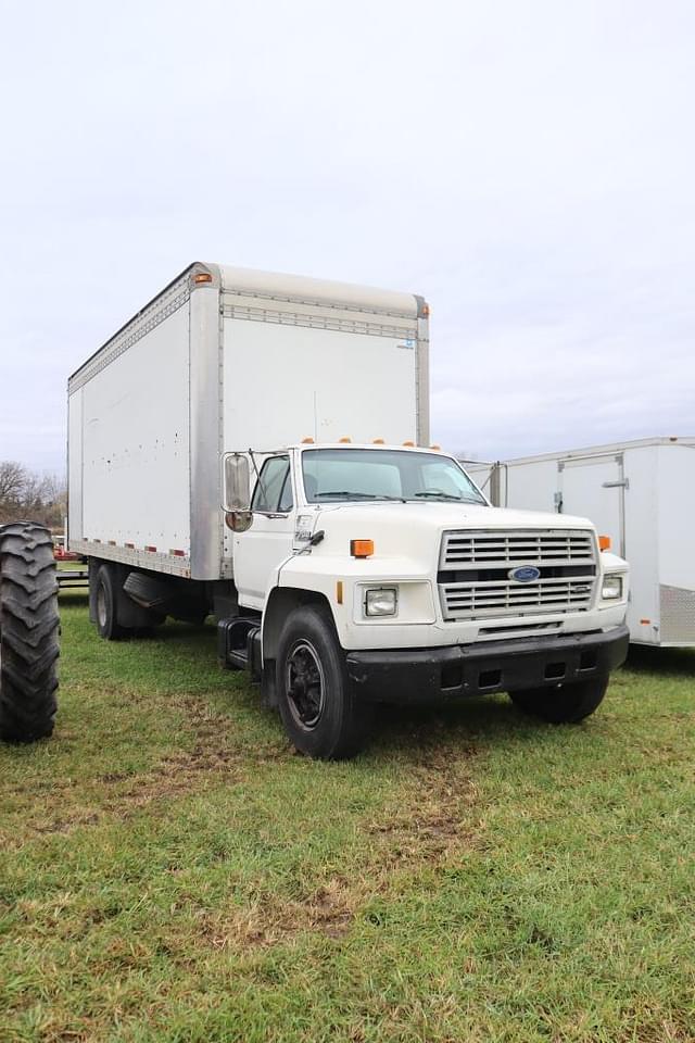 Image of Ford F-700 equipment image 1