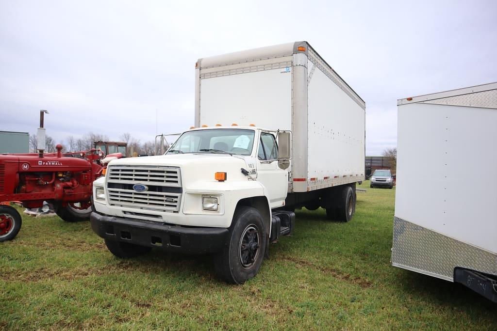 Image of Ford F-700 Primary image