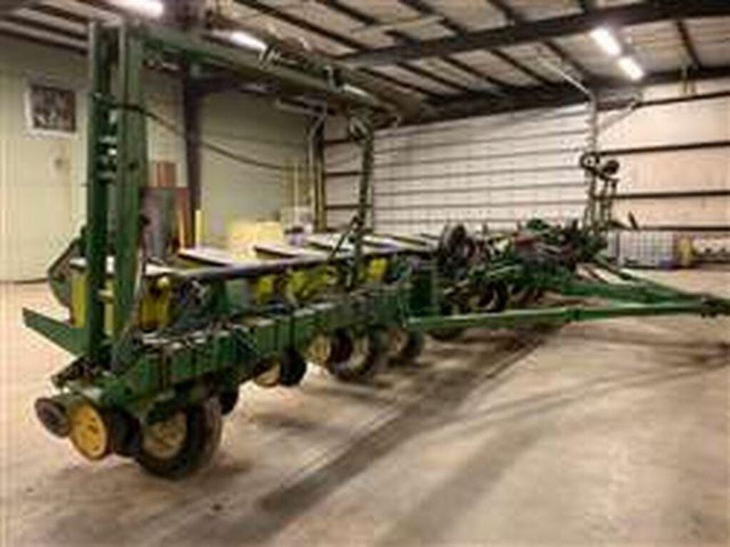 Main image John Deere 7200