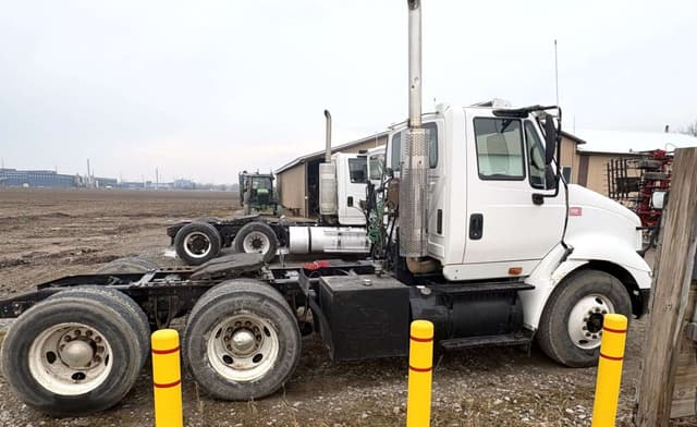 Image of International 8600 equipment image 1