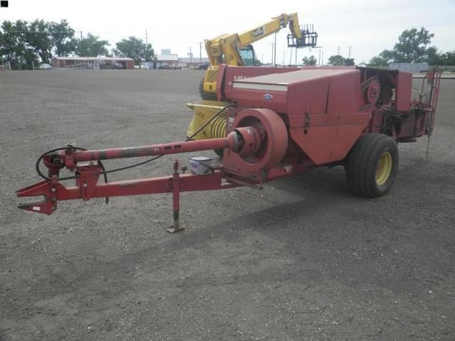 Image of New Holland 426 equipment image 3