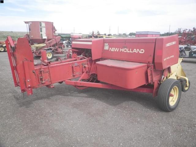 Image of New Holland 426 equipment image 1