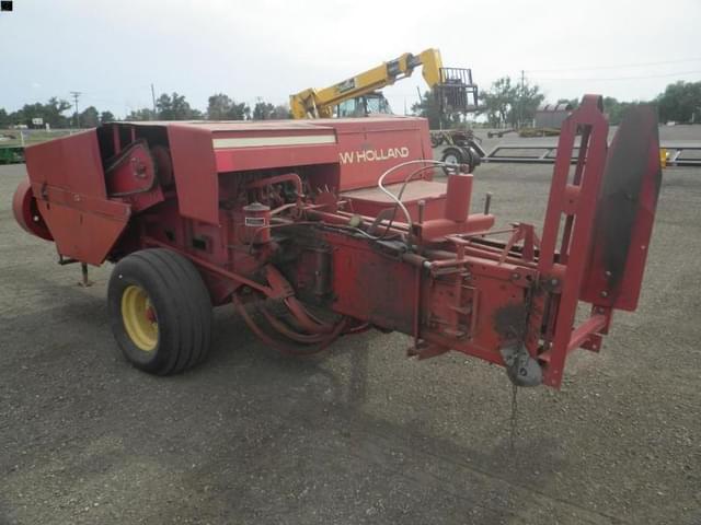 Image of New Holland 426 equipment image 2