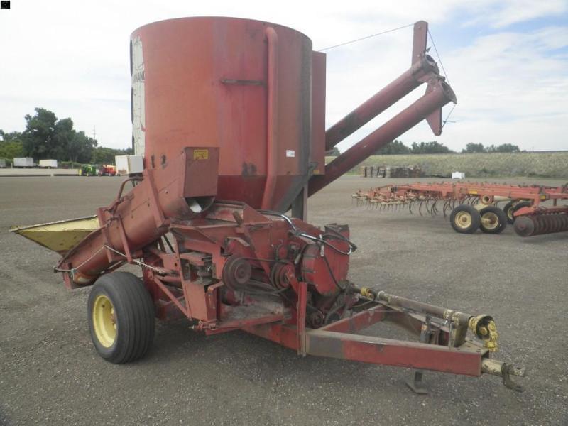 Image of Farmhand 817 Primary image