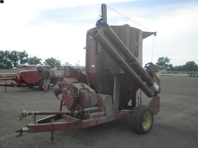Image of Farmhand 817 equipment image 1