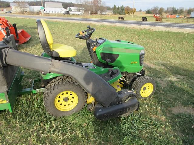 Image of John Deere X739 equipment image 4