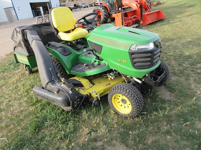 Image of John Deere X739 equipment image 3