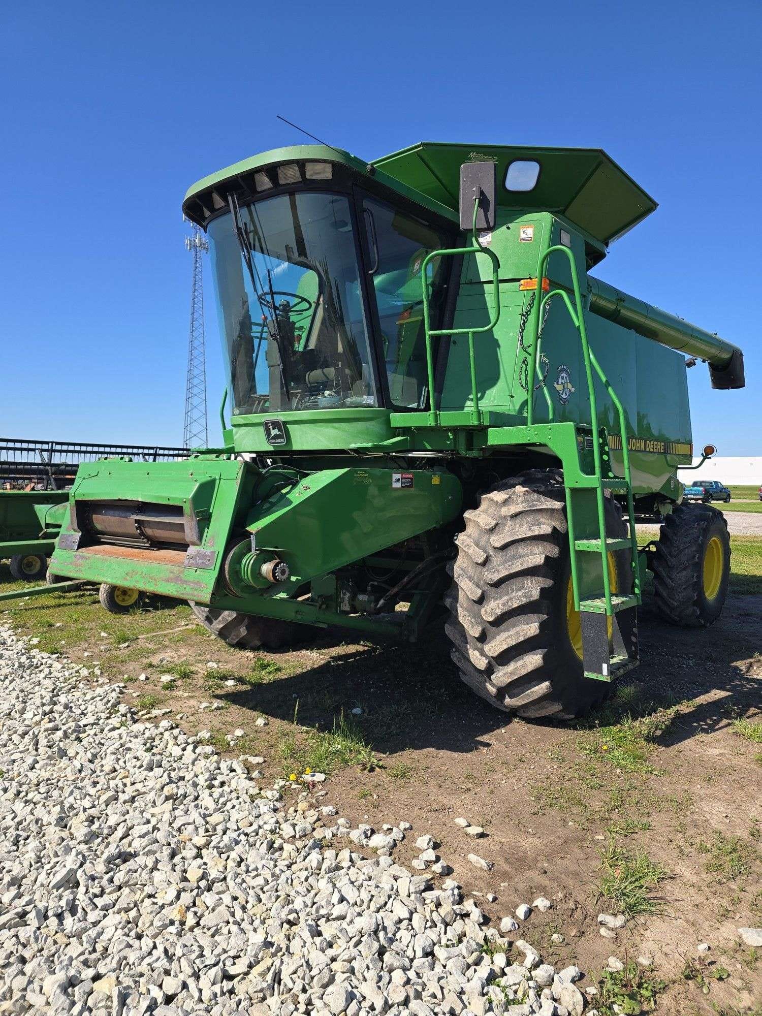 1997 John Deere 9500 Equipment Image0