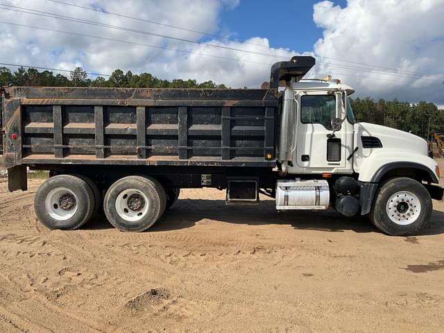 Image of Mack CV713 equipment image 3