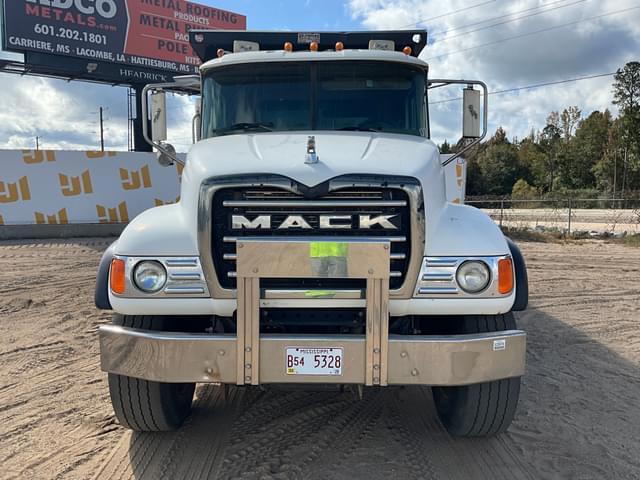 Image of Mack CV713 equipment image 1