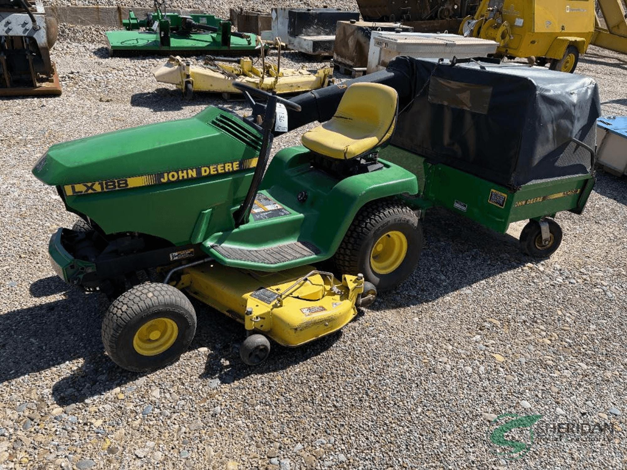John Deere LX188 Equipment Image0