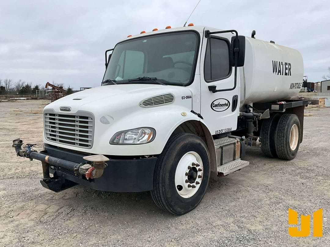 Image of Freightliner M2106 Primary image