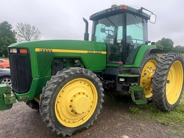 Image of John Deere 8200 equipment image 1