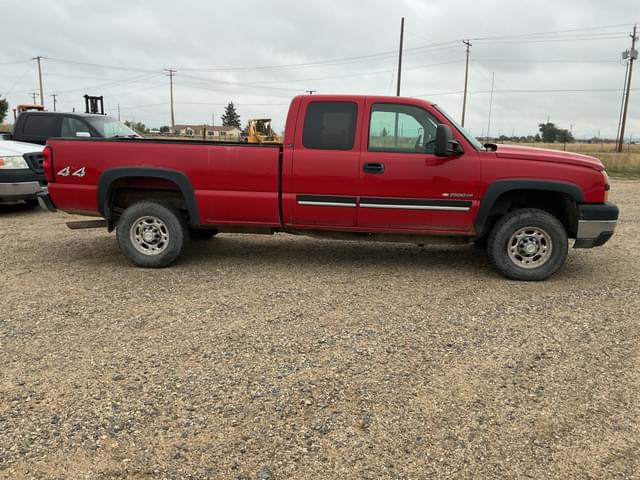Image of Chevrolet 2500HD equipment image 3