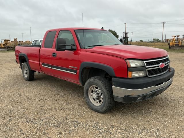 Image of Chevrolet 2500HD equipment image 2