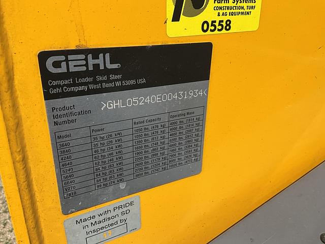 Image of Gehl 5240 equipment image 4