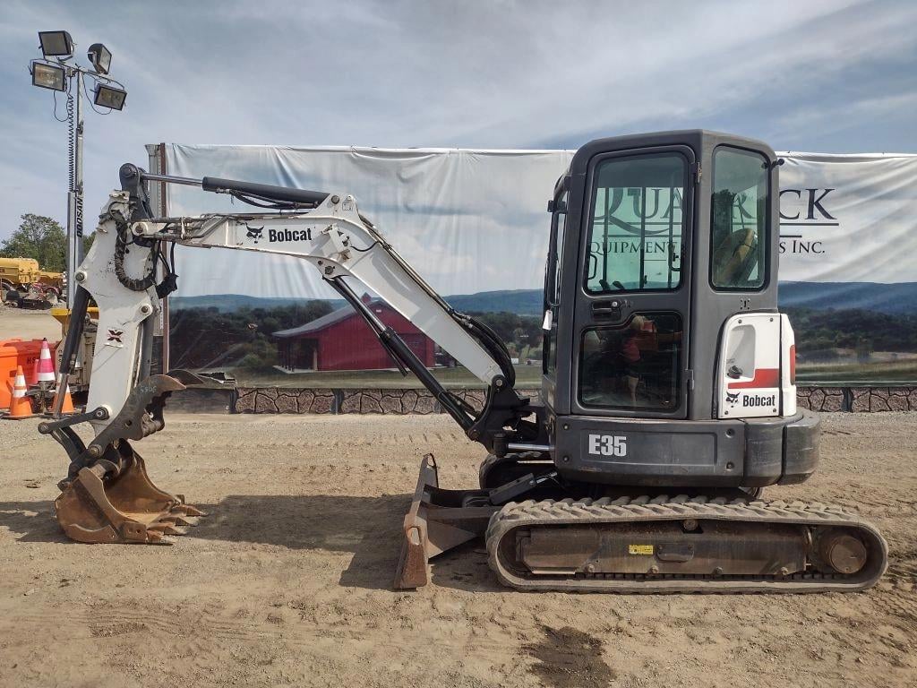 2012 Bobcat E35 Equipment Image0