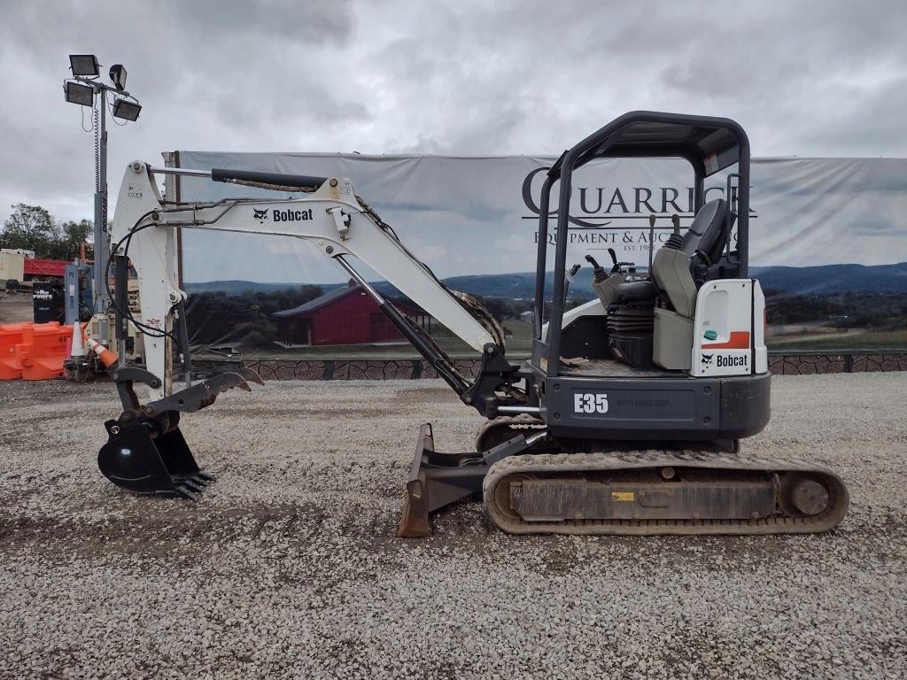 2012 Bobcat E35 Equipment Image0