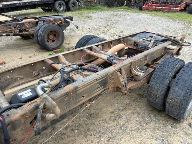 Image of Chevrolet 3500HD equipment image 4