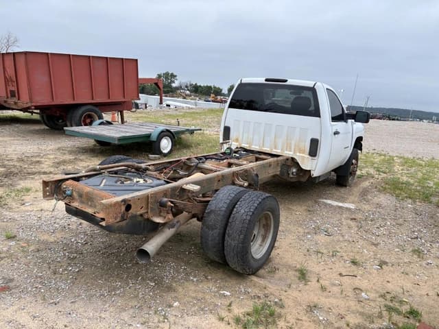 Image of Chevrolet 3500HD equipment image 2