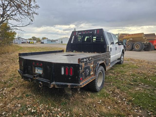 Image of Ford F-350 equipment image 4