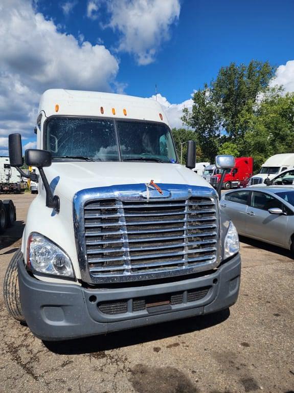 Image of Freightliner Cascadia equipment image 1