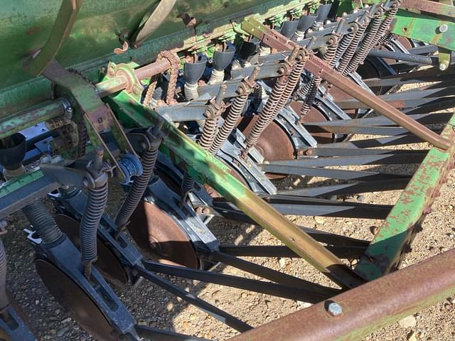 Image of John Deere 8300 equipment image 3