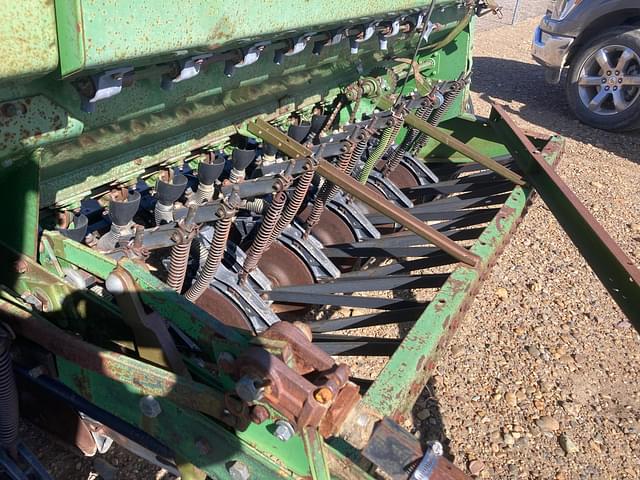 Image of John Deere 8300 equipment image 2