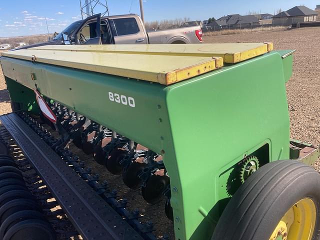 Image of John Deere 8300 equipment image 4