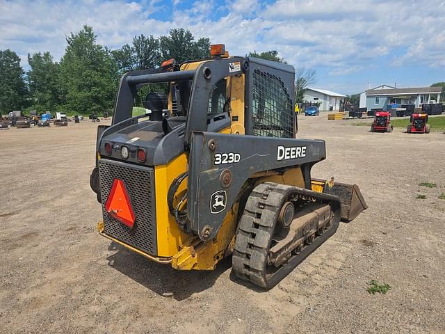 Image of John Deere 323D equipment image 4