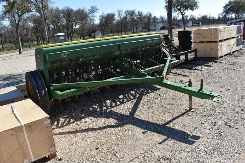 John Deere 8200 Equipment Image0