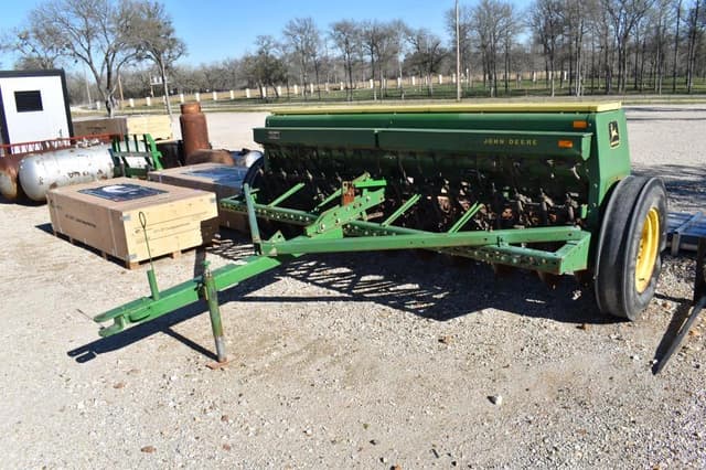 Image of John Deere 8200 equipment image 1