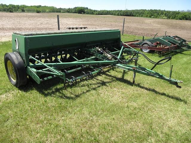 Image of John Deere 8300 equipment image 2