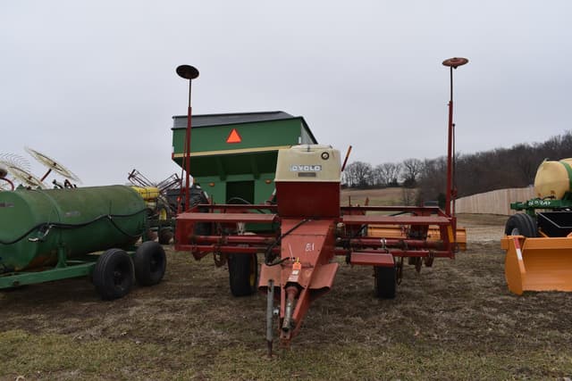 Image of International Harvester 400 equipment image 1