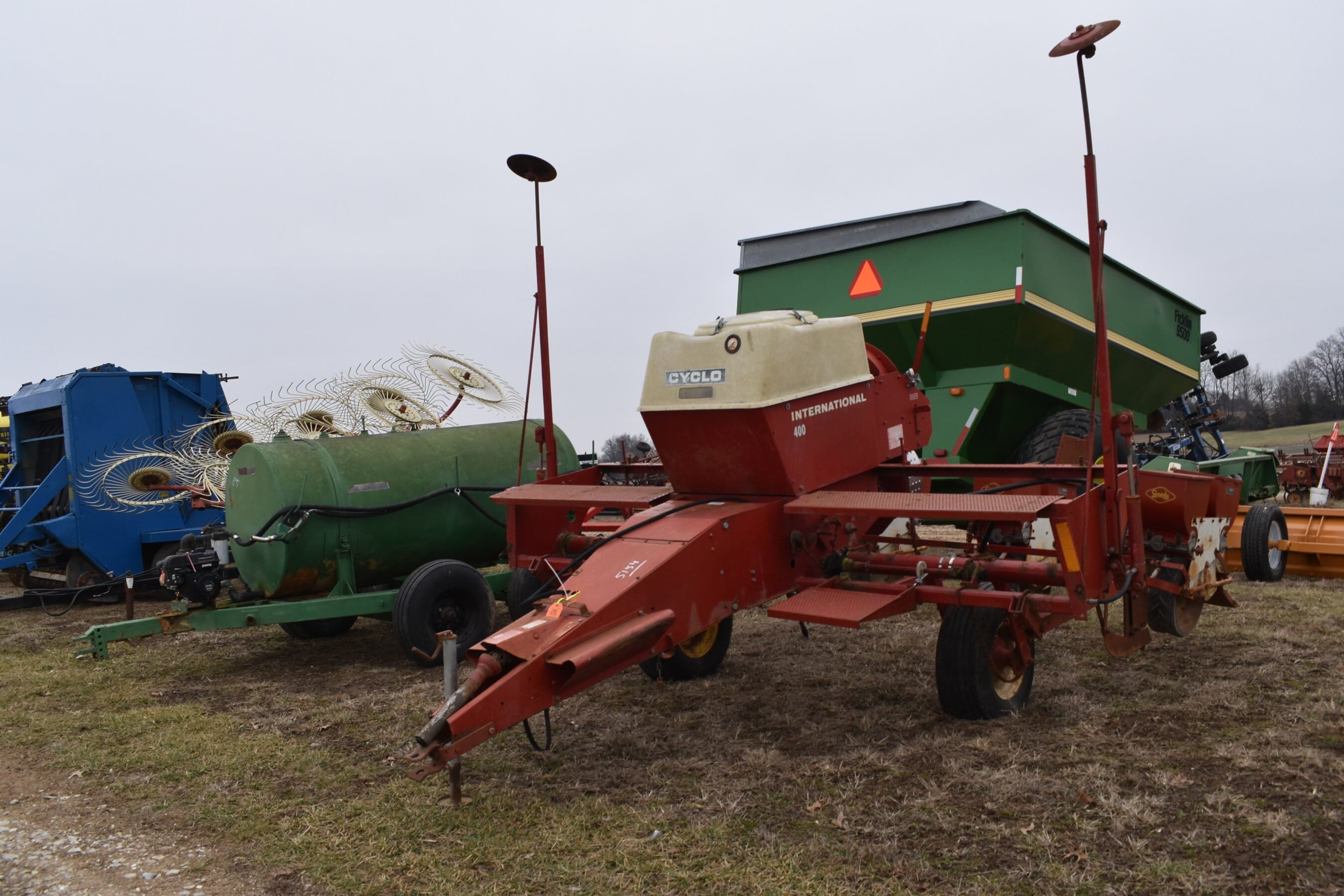 International Harvester 400 Equipment Image0