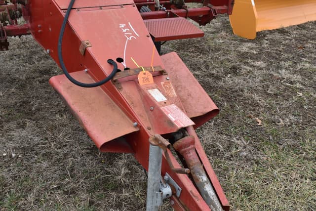 Image of International Harvester 400 equipment image 4