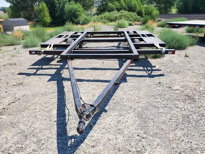 Undetermined Swather Trailer Equipment Image0