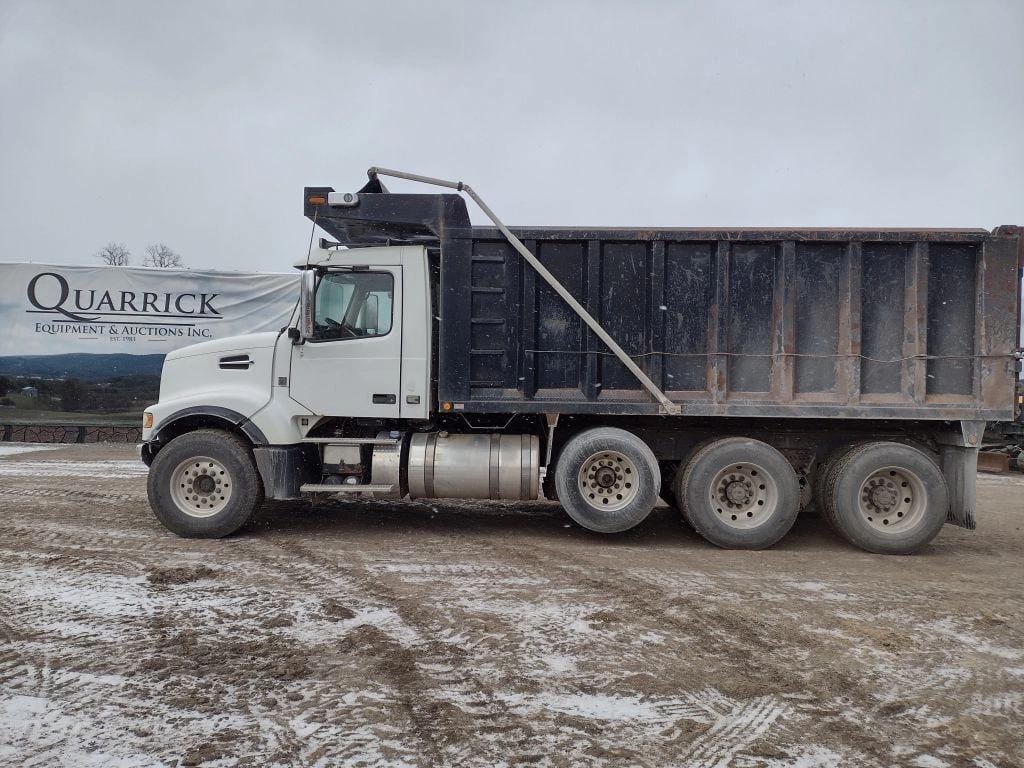 Volvo VHD Equipment Image0