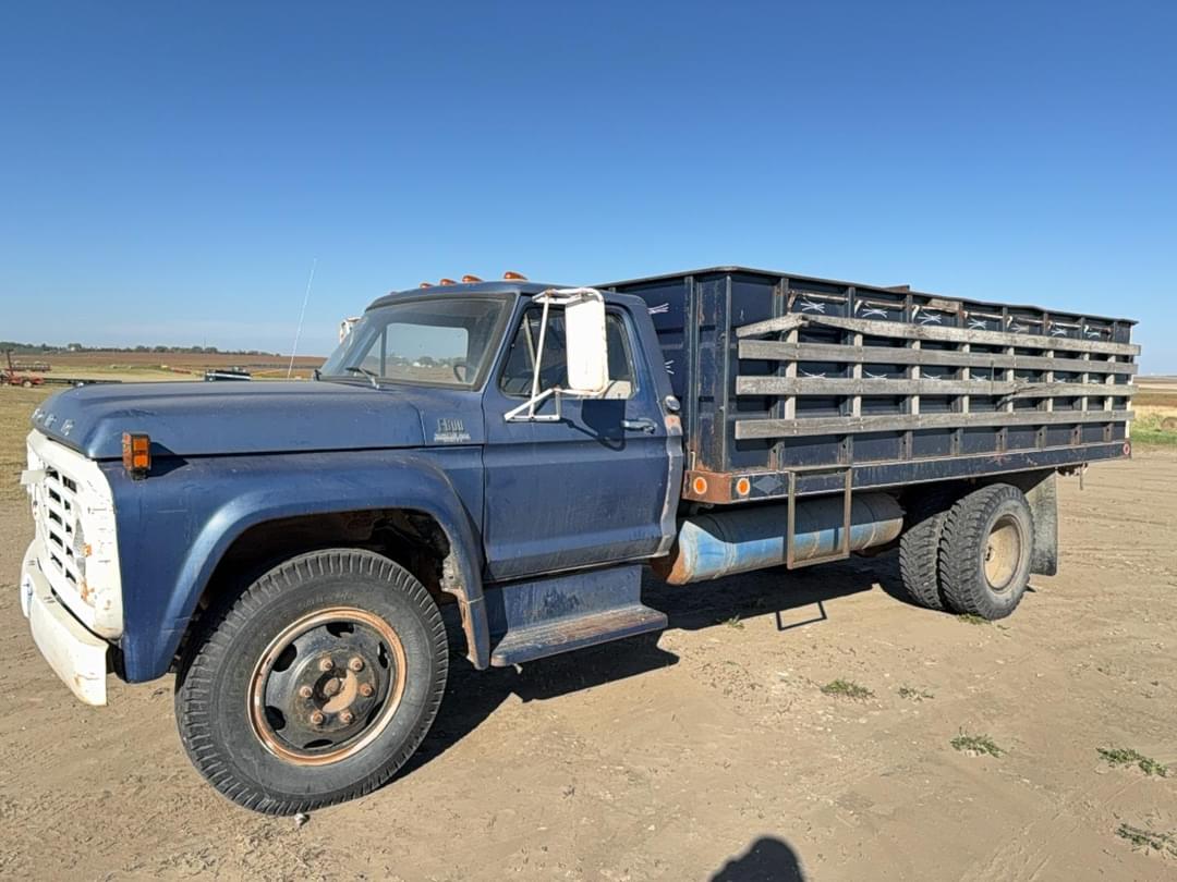 Image of Ford F-600 Primary image